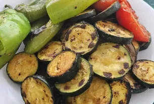 grilled courgettes, green peppers and tomatoes